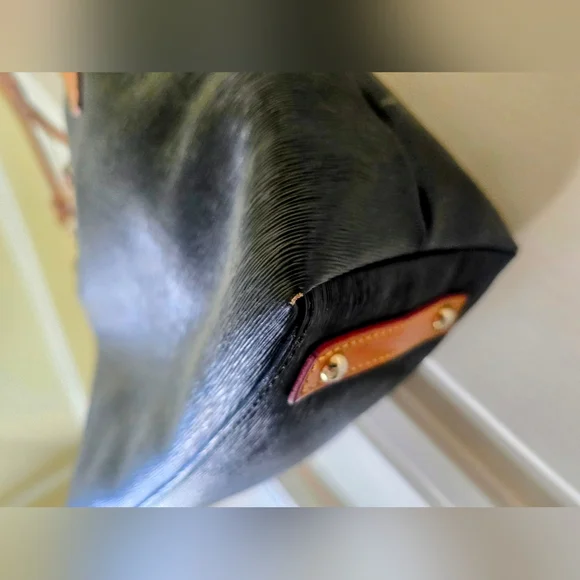 Dooney & Bourke Black and Tan Leather Bag - Picture 4 of 8